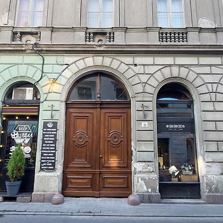 Classical Budapest Apartment In The Old Pest エクステリア 写真